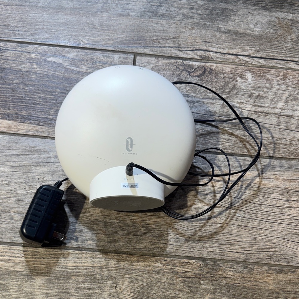 Modern White LED Light Fixture - Picture 2 of 3